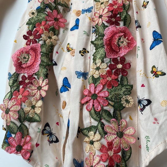 New Shirt Butterflies and Flowers S\M - Picture 3 of 4